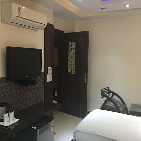 Hotel High 5 Land Delhi  Exterior photo