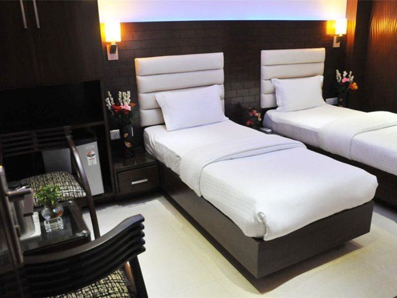 Hotel High 5 Land Delhi  Exterior photo
