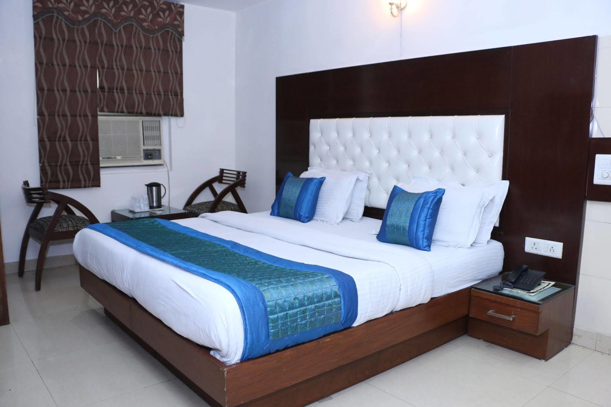 Hotel High 5 Land Delhi  Exterior photo